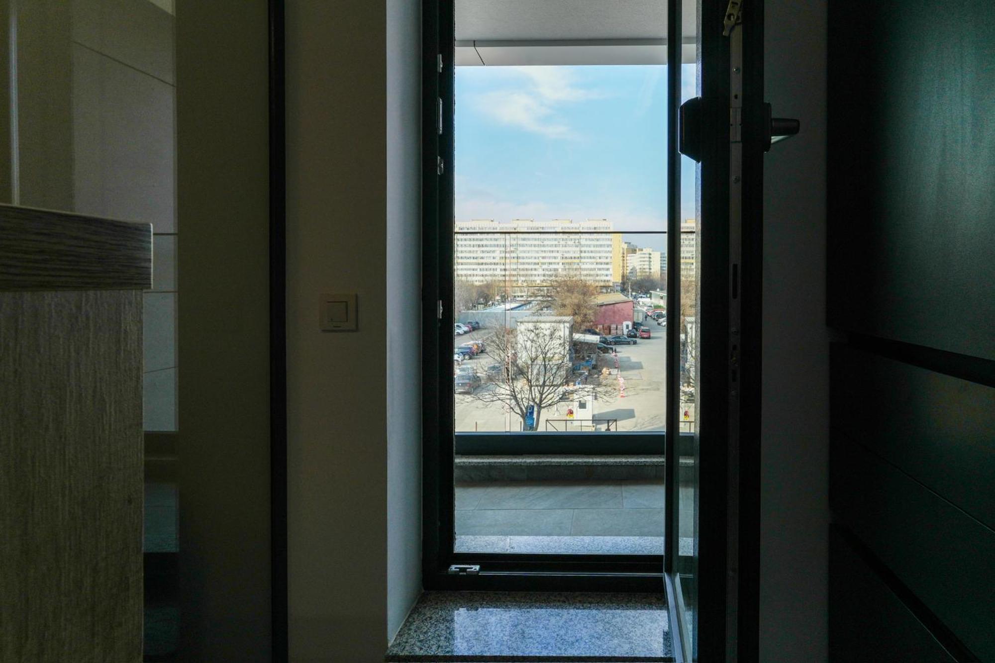 Sandra - Park-View Apt With Balcony & Parking Bukarest Exterior foto