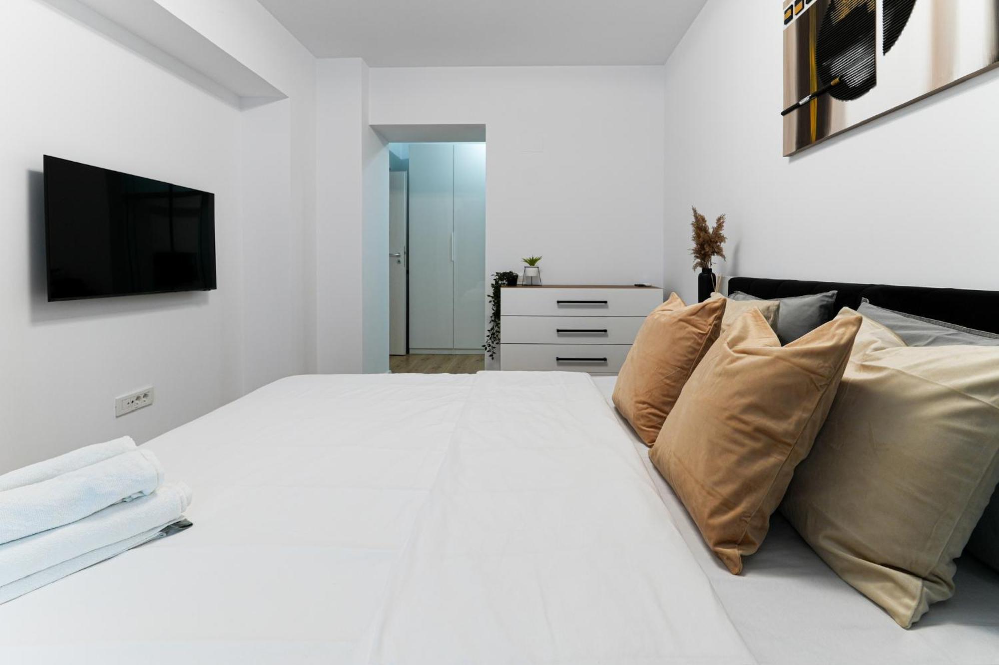 Sandra - Park-View Apt With Balcony & Parking Bukarest Exterior foto